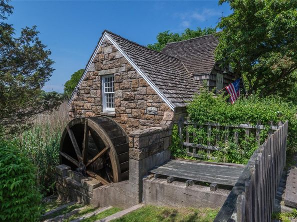 21 View Road, Setauket NY 11733