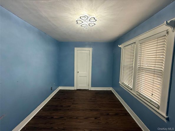 94-72 199th St, Hollis NY 11423