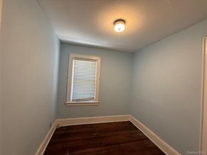 94-72 199th St, Hollis NY 11423
