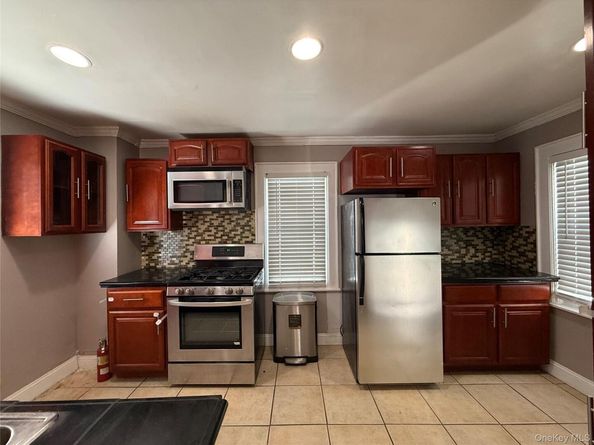 94-72 199th St, Hollis NY 11423