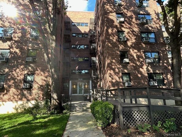 213-01 75 Avenue 4D, Bayside NY 11364