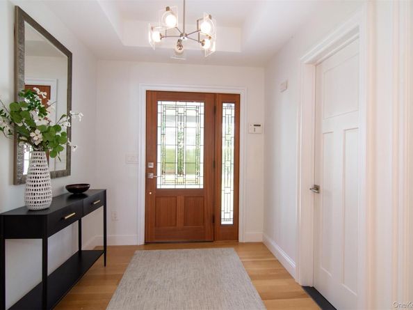 27 Hawthorne Way, Hartsdale NY 10530