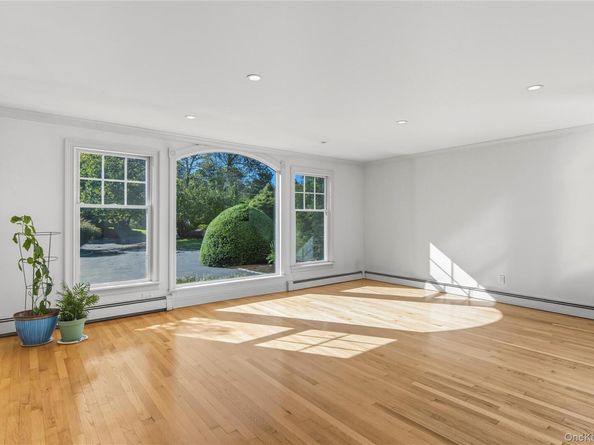 3 Hickory Lane, Glen Cove NY 11542