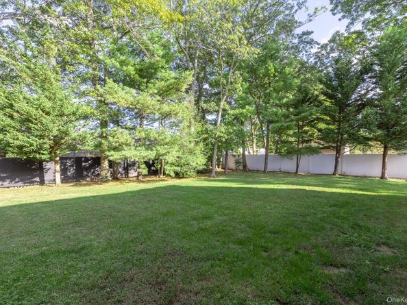3 Henearly Drive, Miller Place NY 11764