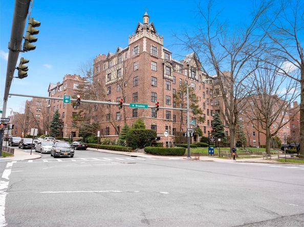 292 Main Street 5H, White Plains NY 10601