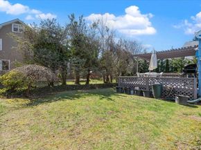 11 Glenwood Road, Glen Head NY 11545