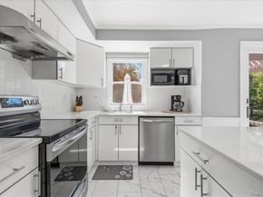 11 Glenwood Road, Glen Head NY 11545