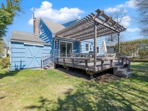 11 Glenwood Road, Glen Head NY 11545
