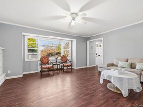 11 Glenwood Road, Glen Head NY 11545