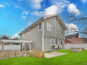 10-11 Bay 24th Street, Far Rockaway NY 11691