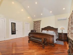 10-11 Bay 24th Street, Far Rockaway NY 11691