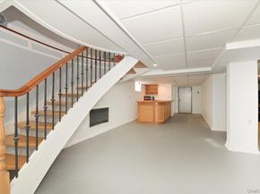 10-11 Bay 24th Street, Far Rockaway NY 11691