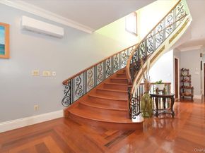 10-11 Bay 24th Street, Far Rockaway NY 11691