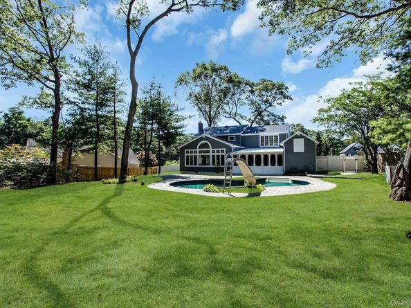 7 Whitespruce Lane, Hauppauge NY 11788