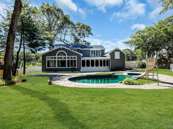 7 Whitespruce Lane, Hauppauge NY 11788