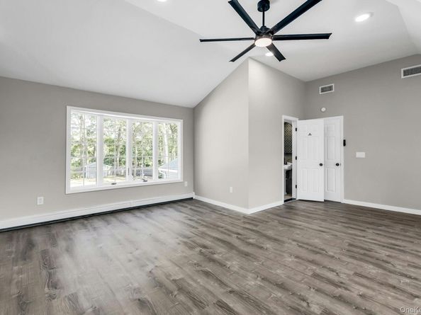 7 Whitespruce Lane, Hauppauge NY 11788