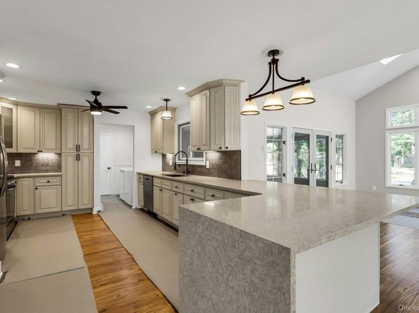 7 Whitespruce Lane, Hauppauge NY 11788