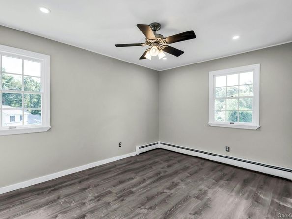 7 Whitespruce Lane, Hauppauge NY 11788