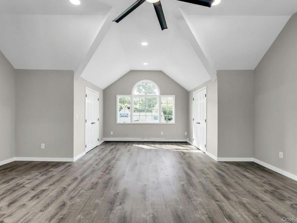 7 Whitespruce Lane, Hauppauge NY 11788