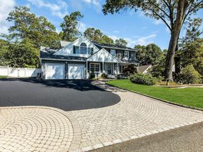 7 Whitespruce Lane, Hauppauge NY 11788