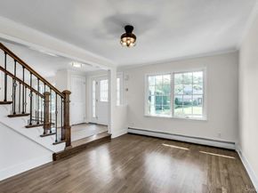 7 Whitespruce Lane, Hauppauge NY 11788