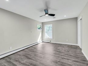 7 Whitespruce Lane, Hauppauge NY 11788