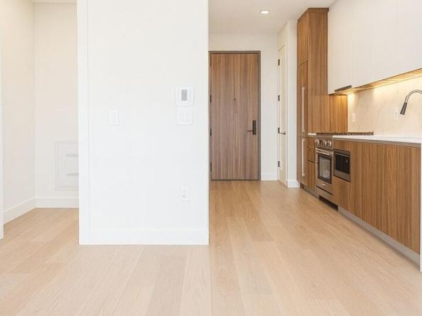 35-32 Leavitt St PhK, Flushing NY 11354