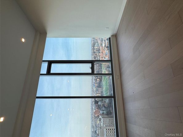 35-32 Leavitt St PhK, Flushing NY 11354