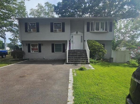 270 W 4th Street, West Islip NY 11795