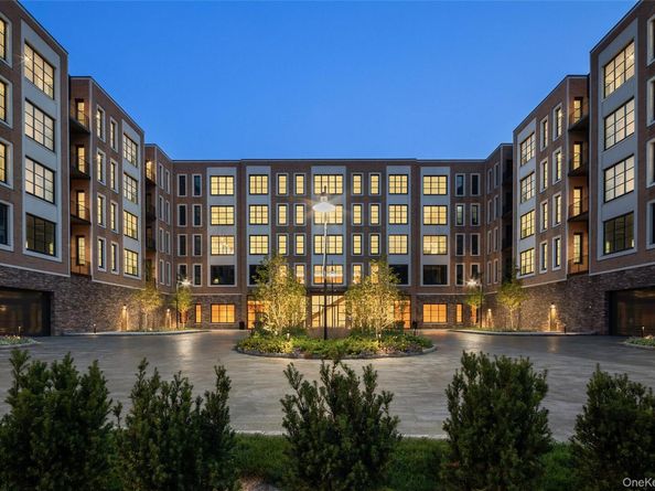 100 Garvies Point Road 1102, Glen Cove NY 11542