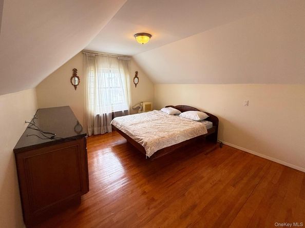 48-22 195th Street, Fresh Meadows NY 11365