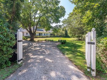 1 Gazon Road