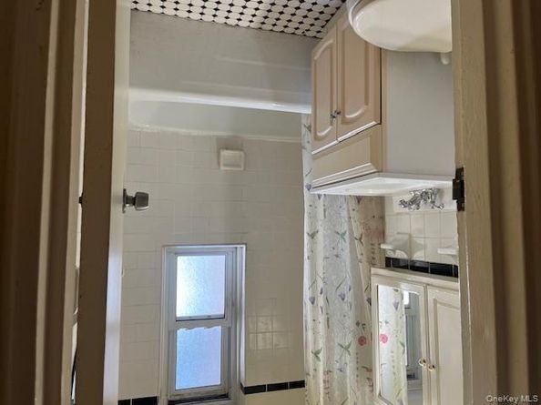 42-30 Douglaston Parkway 2P, Douglaston NY 11363