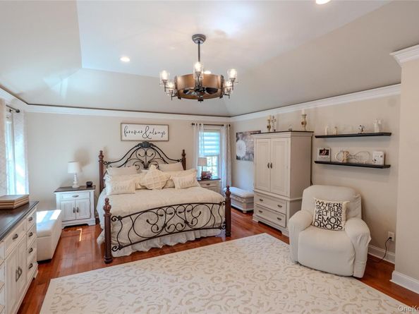 6 Hearthstone Lane, Nesconset NY 11767