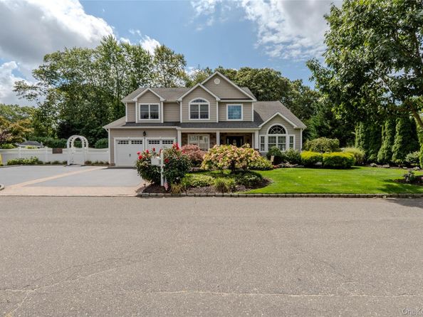 6 Hearthstone Lane, Nesconset NY 11767