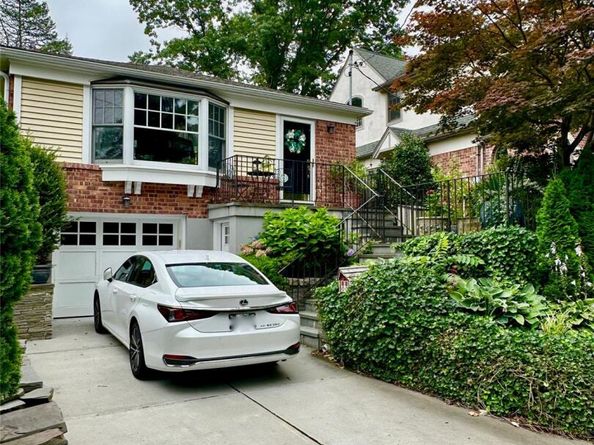 38-47 Douglaston Parkway, Flushing NY 11363