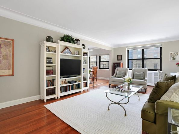17 N Chatsworth Avenue 4L, Larchmont NY 10538