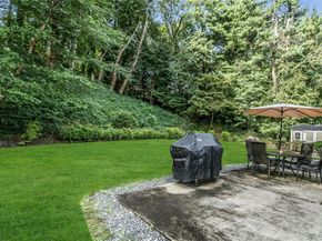 5 Meadowfield Lane, Glen Cove NY 11542