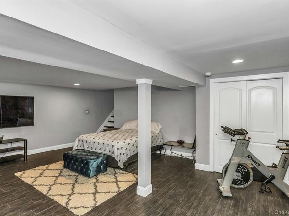 5 Meadowfield Lane, Glen Cove NY 11542