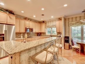 18 Hamlet Drive, Plainview NY 11803