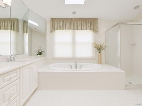 18 Hamlet Drive, Plainview NY 11803