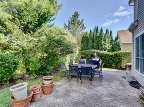 18 Hamlet Drive, Plainview NY 11803