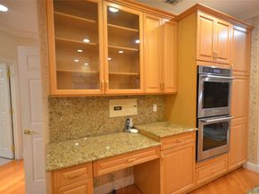 18 Hamlet Drive, Plainview NY 11803