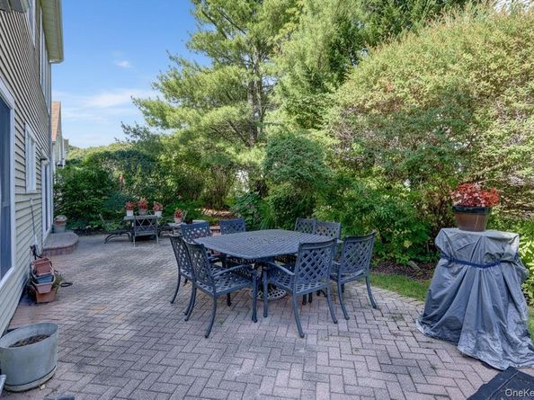 18 Hamlet Drive, Plainview NY 11803