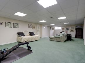 18 Hamlet Drive, Plainview NY 11803