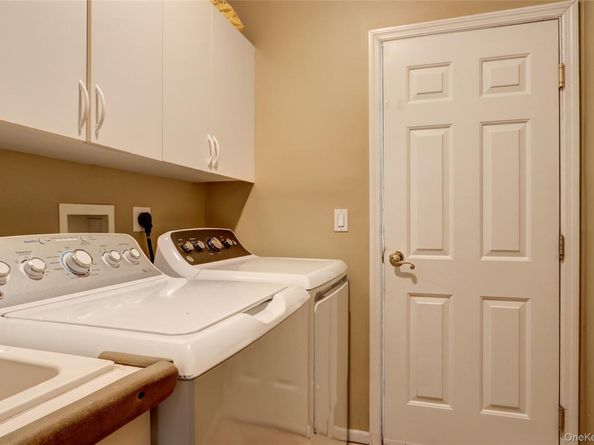 18 Hamlet Drive, Plainview NY 11803