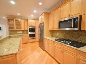 18 Hamlet Drive, Plainview NY 11803