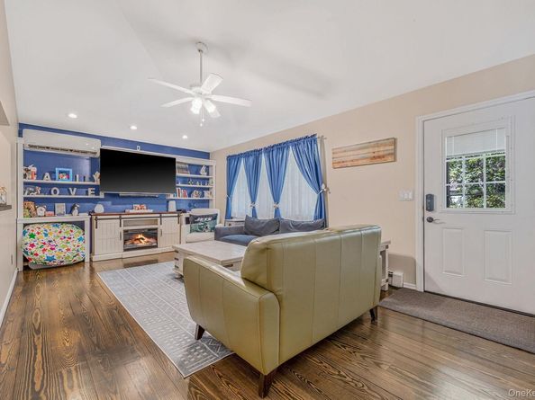 3 Emily Court, Hampton Bays NY 11946