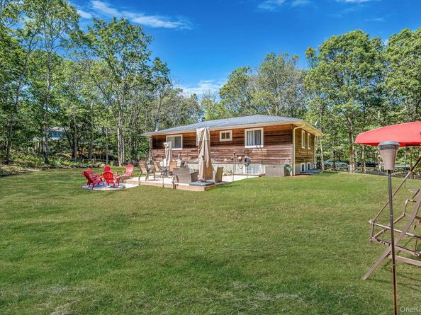 3 Emily Court, Hampton Bays NY 11946