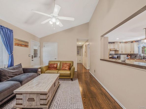 3 Emily Court, Hampton Bays NY 11946